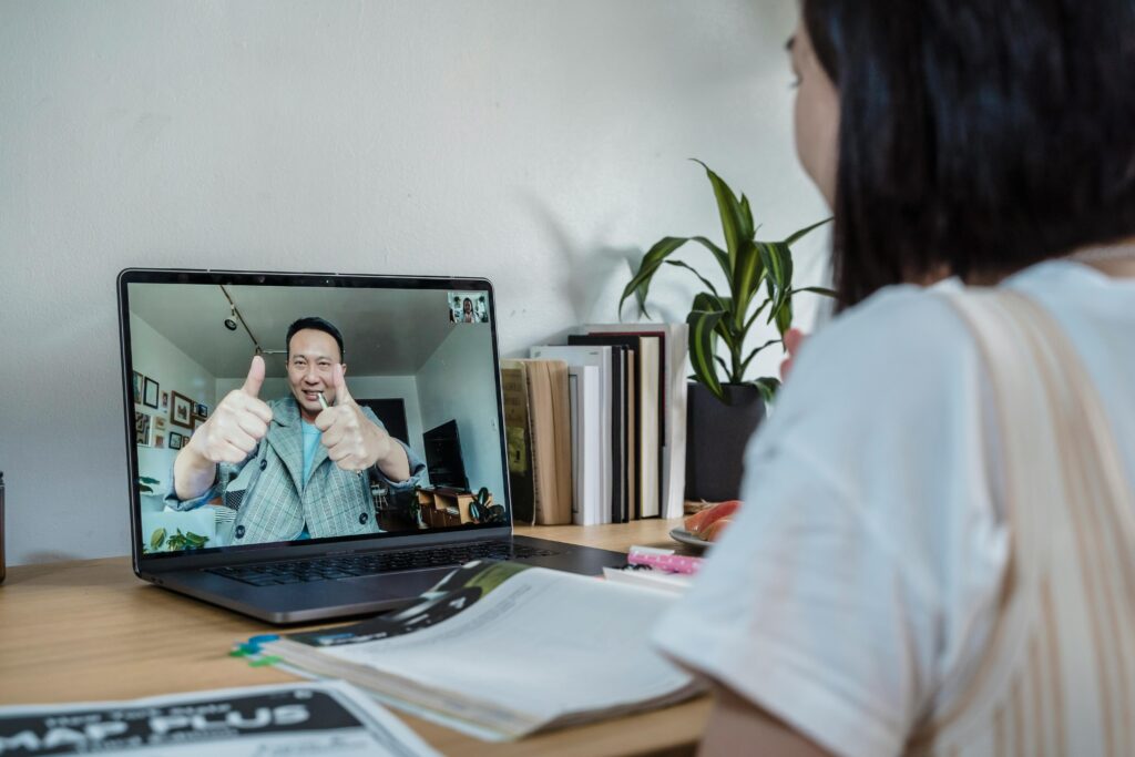 A student engaged in an interactive online class via video conference.